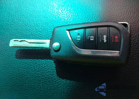 2021 Toyota Corolla Le z USA, uszkodzony, nr VIN 5YFEPMAE9MP178598